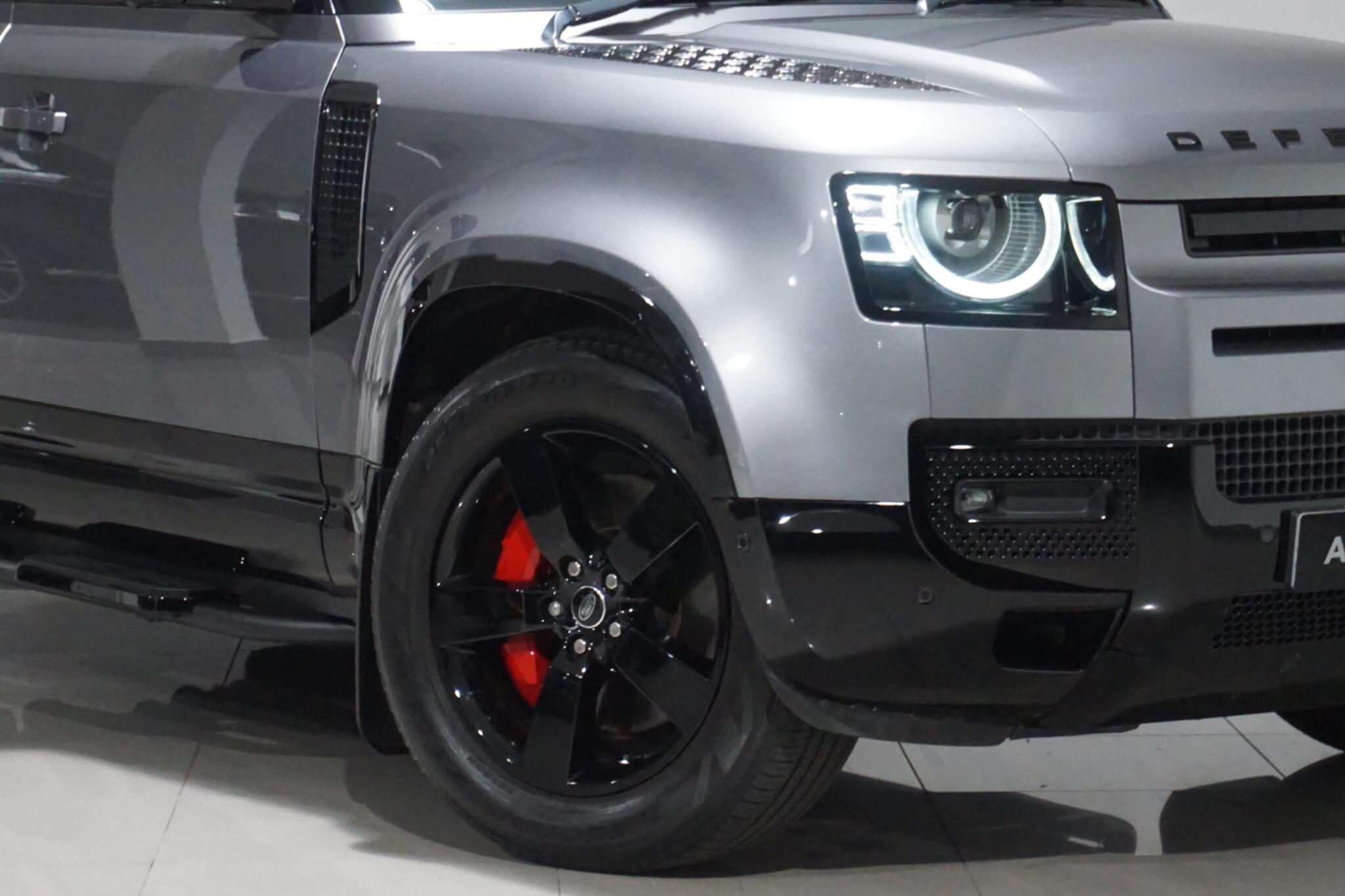 Land Rover Defender 110 3.0 D250 MHEV X-Dynamic SE SUV 5dr Diesel Auto 4WD Euro 6 (s/s) (250 ps)